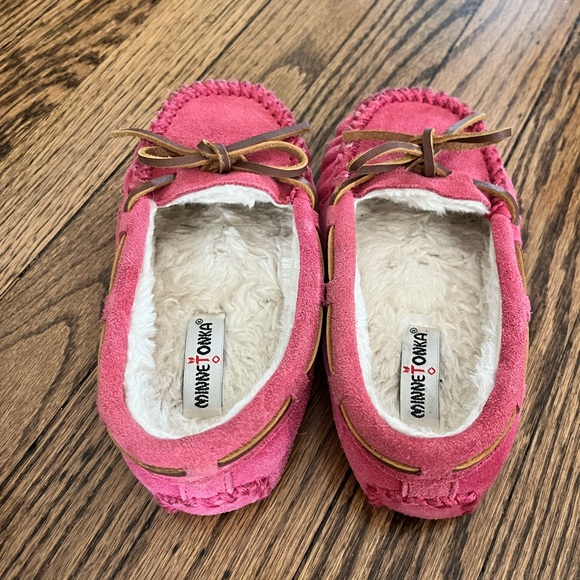 Minnetonka toddler girls Cassie Slipper in pink size 12 - Picture 3 of 4